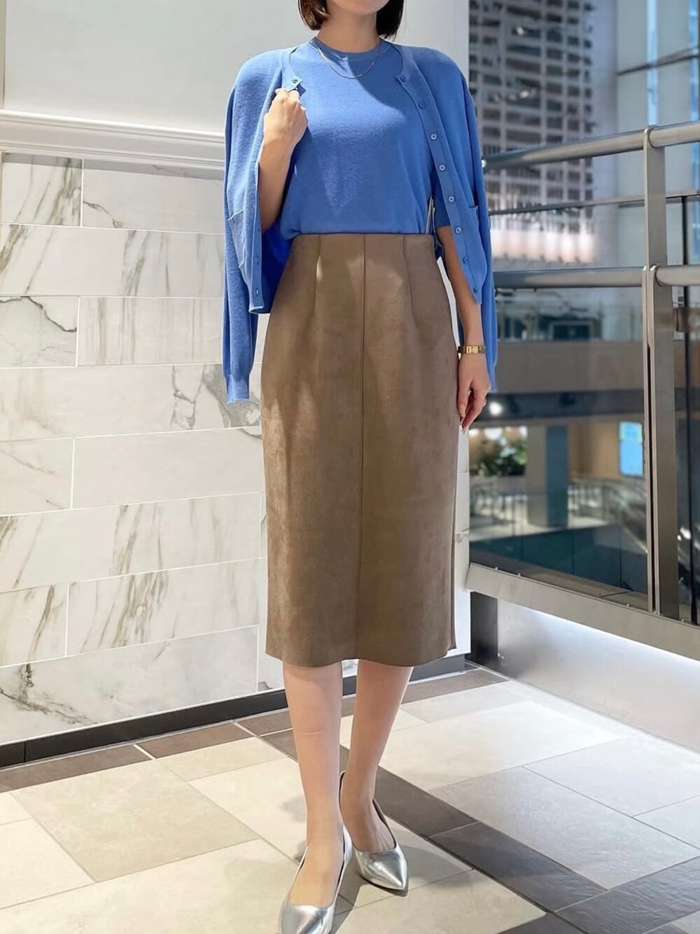 「大人ファッション、春カラー、キレイめコーデ、ノーリーズ、オフィスカジュアル、オフィススタイル、お仕事コーデ、お仕事、アンサンブル、ニット、カーディガン、キレイめ、きれいめ、きれいめコーディネート、きれいめコーデ」｜「NOLLEY’Sの《手洗い可能》ESPOIR 16G片畦5分袖プルオーバーニット（ニット/セーター、ブルー系）」を使った、nanaさん（レディース・163cm）の冬コーディネートの1枚目の写真