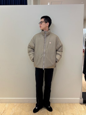 「アイテム（ダウンジャケット/コート、ベージュ系）」を使った、やまだ りさん（メンズ・173cm）の冬コーディネート