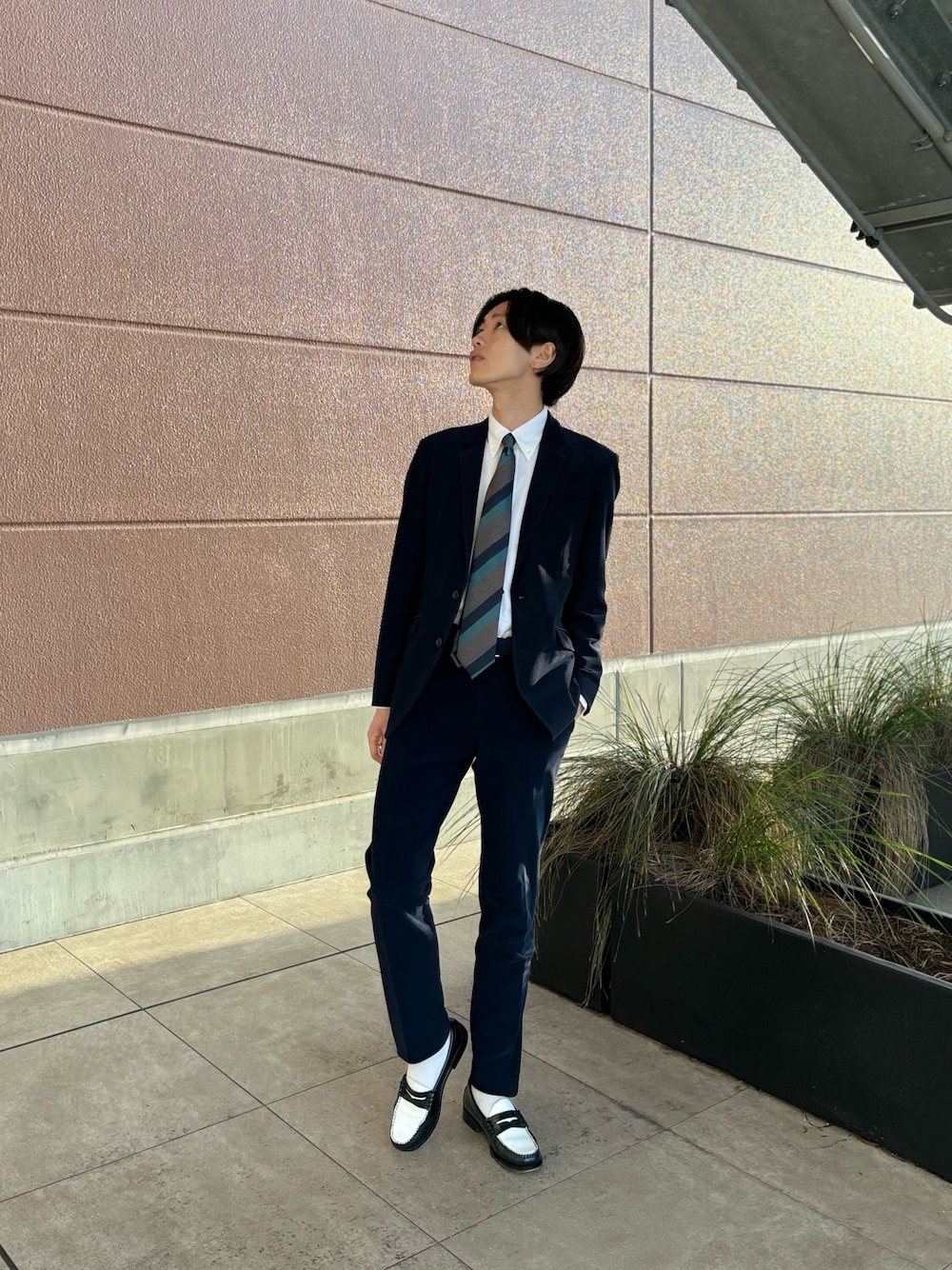 「秋コーデ、セットアップ、大人カジュアル、ファッションを楽しもう、おしゃれさんと繋がりたい」｜「NOLLEY’Sの《ビジカジ対応/吸水速乾》ドライマスター テープBDシャツ 24AW（シャツ/ブラウス、ホワイト系）」を使った、やまだ りさん（メンズ・173cm）の秋コーディネートの1枚目の写真