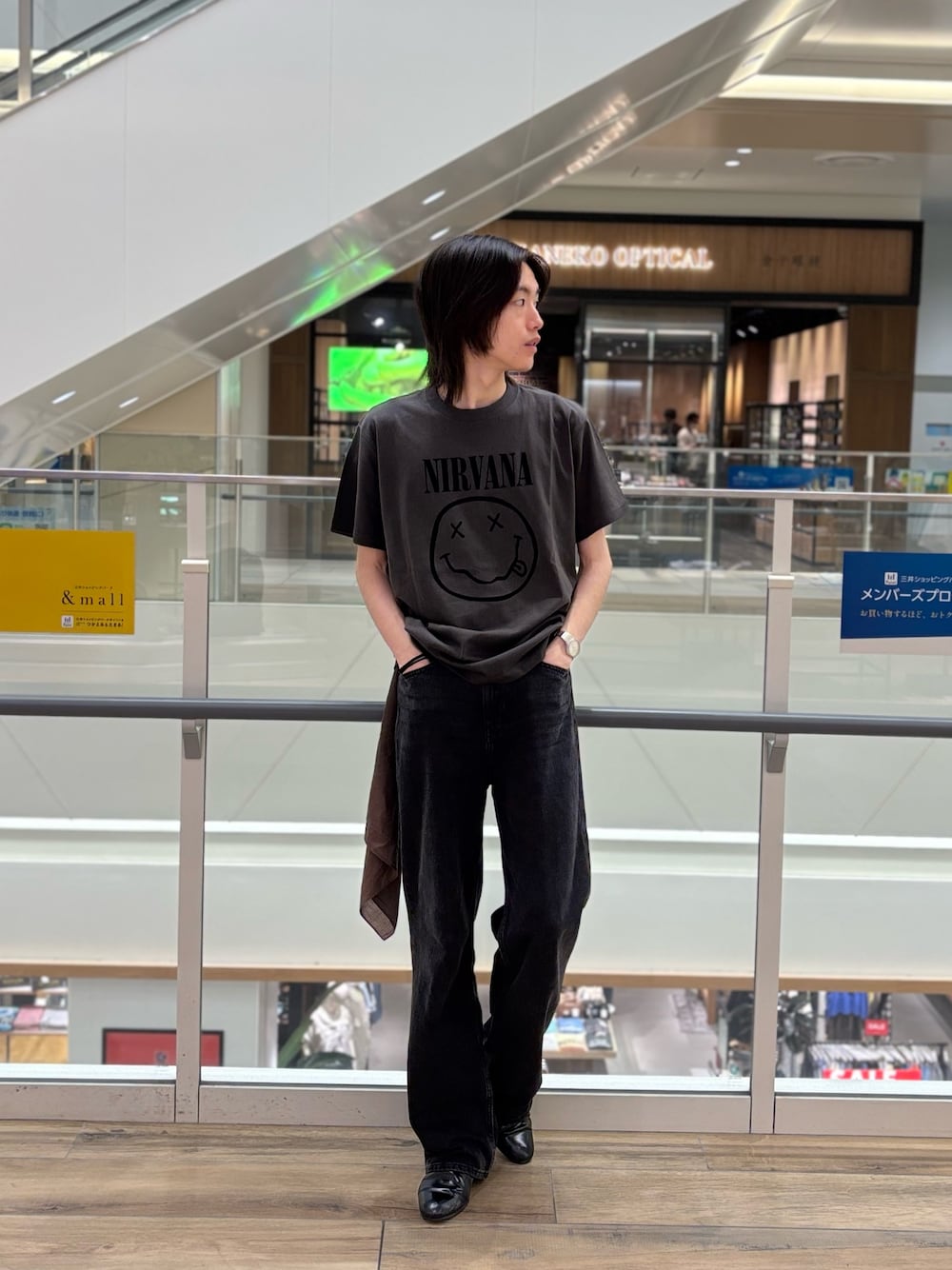 「デニム、夏ルックで気分アップ、ロゴT、休日コーデ、オトナカジュアル、夏ファッション、夏コーデ、夏、夏だ！Tシャツ着よう！、最近のいい感じコーデ、キレイめコーデ、古着MIX、outfit、Tシャツコーデ、大人コーデ」｜「GOOD ROCK SPEEDの【GOOD ROCK SPEED】別注 アーティスト/企業/ プリントTシャツ 25SS（Tシャツ/カットソー、ブラック系）」を使った、やまだ りさん（メンズ・173cm）の夏コーディネートの1枚目の写真