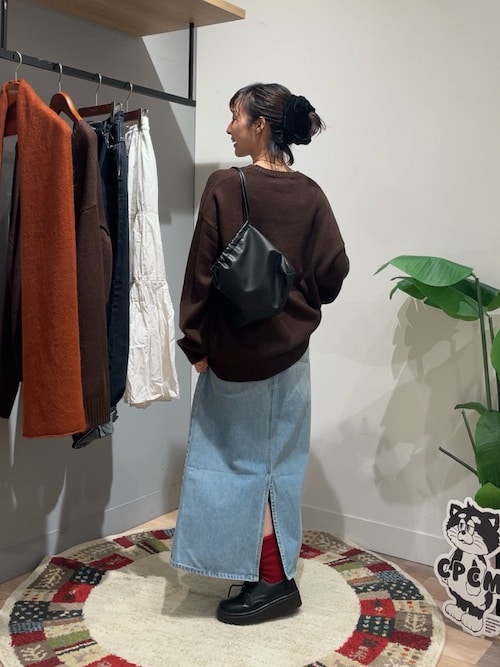 クルーネックニット