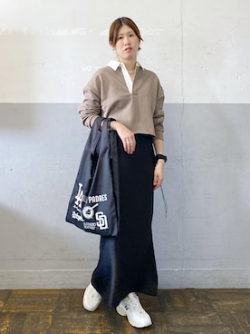 「ロング」｜「アイテム（スニーカー）」を使った、HIKARIさん（レディース・167cm）の秋コーディネート