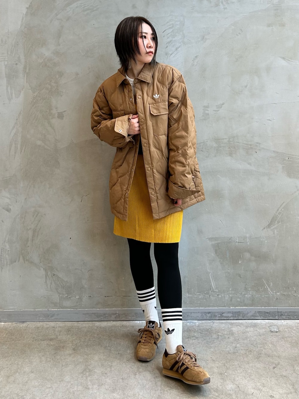 「コート、スニーカー、ジャケット、アウター、adidas、アディダス、adidas originals、カントリー、アディダスオリジナルス、ライトジャケット」｜「adidasのカントリー ジャパン / Country Japan（シューズ、ブラウン系）」を使った、STさん（レディース・159cm）の秋コーディネートの1枚目の写真