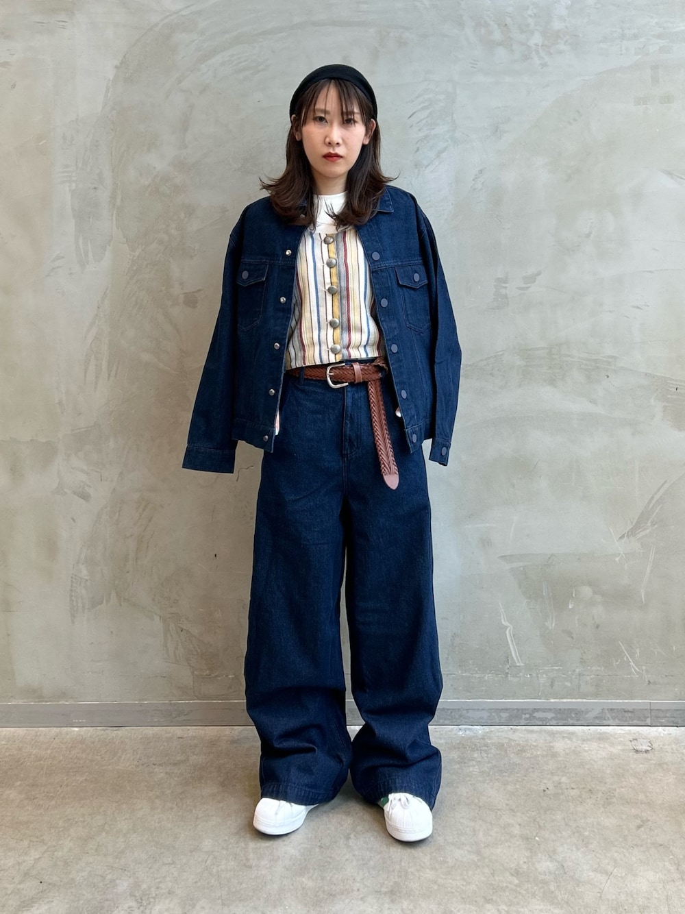 「セットアップ、スタッフコーデ、デニムジャケット、adidas、スニーカーコーデ、デニムパンツ、adidas originals、デニムオンデニム、KseniaSchnaider、クセニア・シュナイダー」｜「adidasのadidas × KSENIASCHNAIDER デニムジャケット（デニムジャケット、ブルー系）」を使った、STさん（レディース・159cm）の夏コーディネートの1枚目の写真