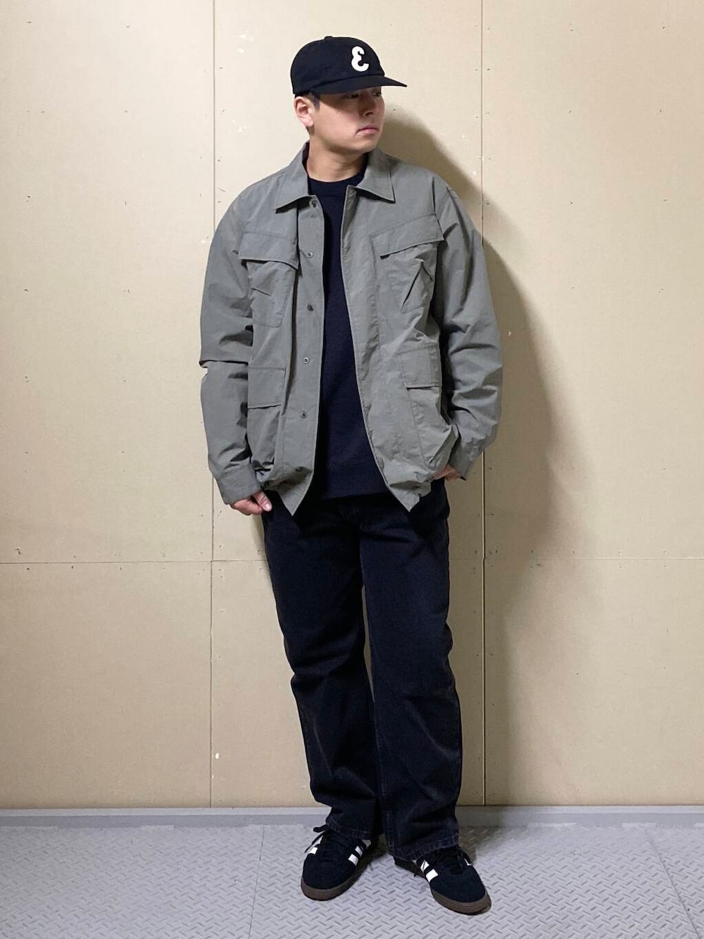 「Levi's、snowpeak」｜「Snow Peakの『別注』Snow Peak Apparel×DOORS　Nylon Tussah Blouson（ブルゾン、グリーン系）」を使った、たいようさん（メンズ・168cm）の冬コーディネートの1枚目の写真