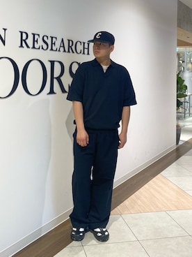 「URBAN RESEARCH DOORS（アーバンリサーチドアーズ）の『UR TECH』サマシェア スキッパーニット（ニット/セーター、ブラック系）」を使った、たいようさん（メンズ・170cm）の春コーディネート