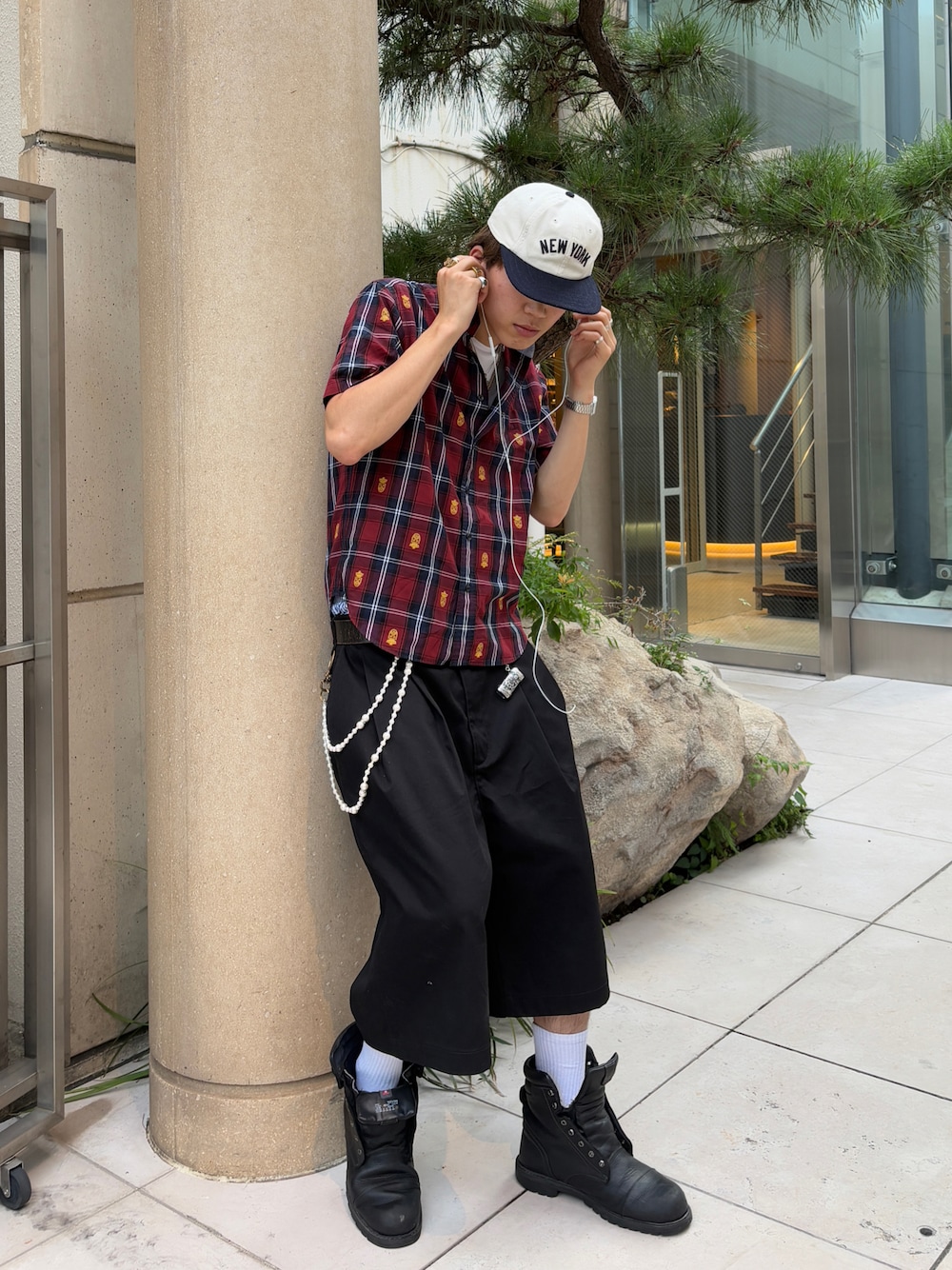 「夏コーデ、夏ルックで気分アップ、夏服コーデ、半袖、シャツコーデ、チェックシャツ、Timberland、キャップ、キャップコーデ、ハーフパンツ、短丈」｜「47のアイテム（キャップ、ホワイト系）」を使った、Syunyaさん（メンズ・179cm）の夏コーディネートの1枚目の写真