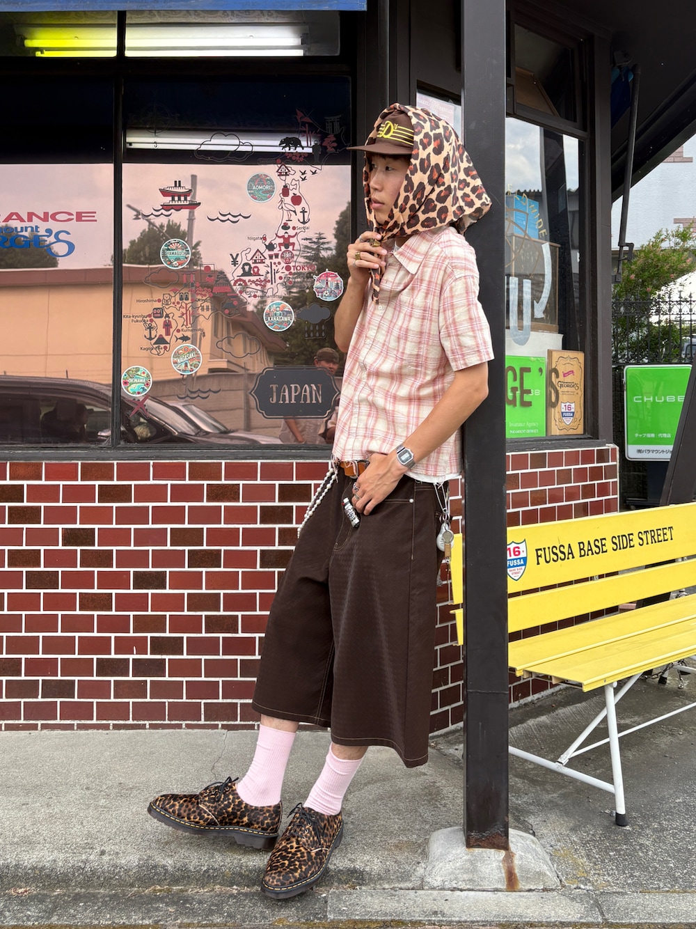 「ジョーツ、ハーフパンツ、古着MIX、休日コーデ、メンズファッション、キャップ、スカーフ、レオパード柄、夏コーデ、休日スタイル、チェックシャツ」｜「古着のアイテム（シャツ/ブラウス、ピンク系）」を使った、Syunyaさん（メンズ・179cm）の夏コーディネートの1枚目の写真
