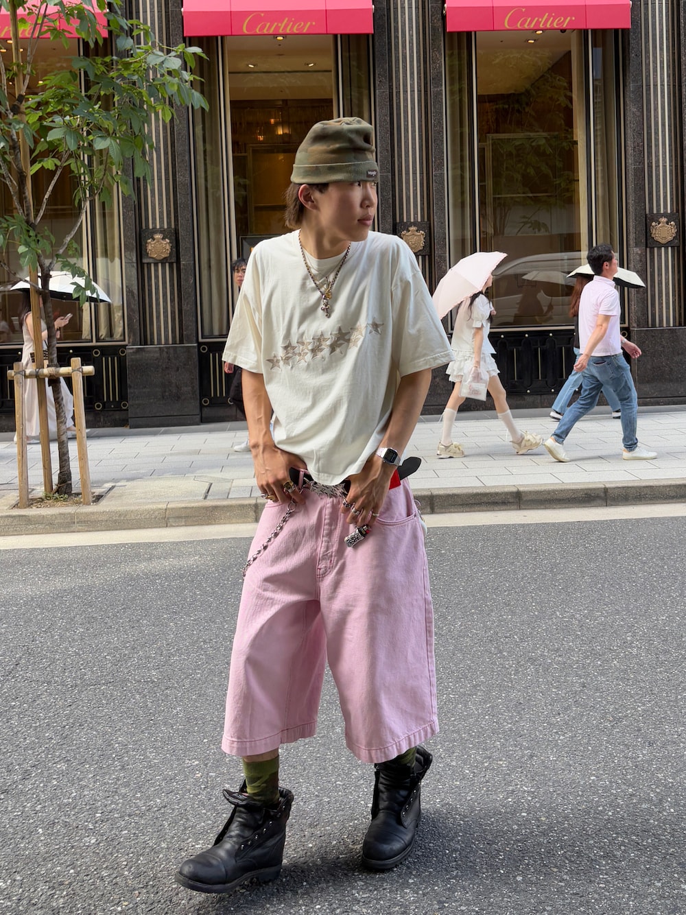 「夏ルックで気分アップ、ジョーツ、デニムハーフパンツ、ロゴT、夏ファッション、Tシャツコーデ、ストリートコーデ、ストリート、古着MIX、ニット帽、ビーニー、迷彩、outfit、Tシャツ」｜「coldcultureのアイテム（パンツ、ピンク系）」を使った、Syunyaさん（メンズ・179cm）の夏コーディネートの1枚目の写真