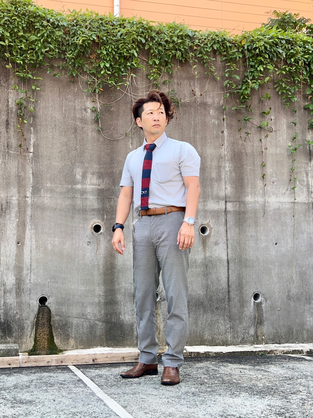 「ラコステ、ラコステ(LACOSTE)、ラコステおじさん、ビジネスコーデ」｜「LACOSTEのアイテム（ビジネスシャツ、シルバー系）」を使った、lacosteojiさん（メンズ・170cm）の夏コーディネートの1枚目の写真