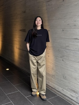 「Saturdays NYC（サタデーズ ニューヨークシティ ）のRoss Wide Chino Pant（チノパンツ、ベージュ系）」を使った、EMIさん（レディース・165cm）の夏コーディネート