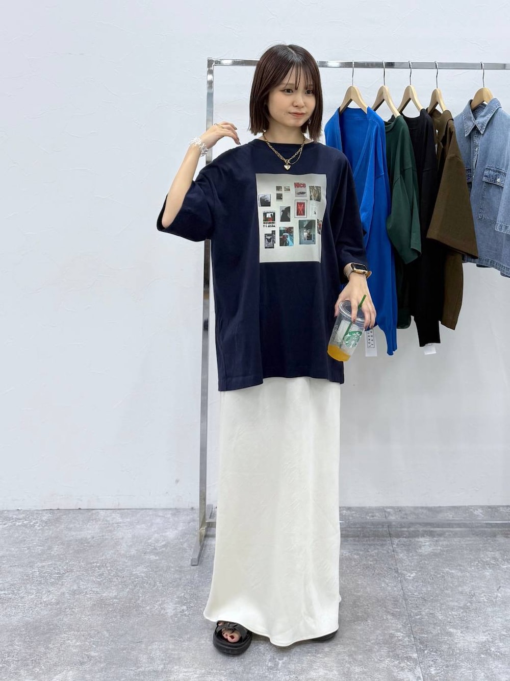 「女子会、ローリーズスタイル_LOWRYS FARM、カジュアル、LOWRYS FARM」｜「LOWRYS FARMのカンドウフィットグルカ 283656（サンダル、ブラック系）」を使った、なつきさん（レディース・157cm）の春コーディネートの1枚目の写真
