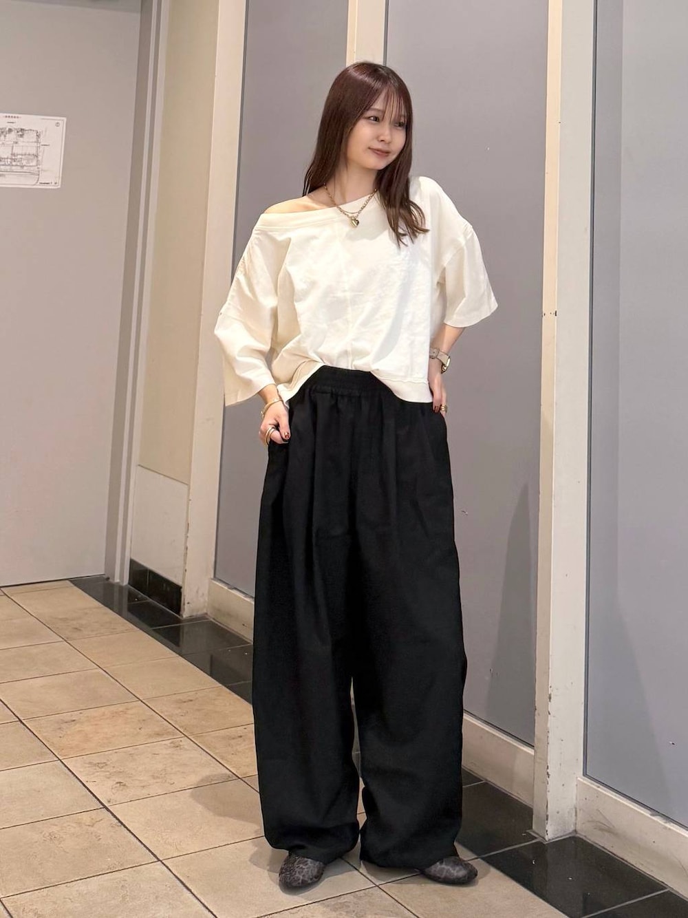 「女子会、ローリーズスタイル_LOWRYS FARM、カジュアル、LOWRYS FARM」｜「LOWRYS FARMのシースルーバレエシューズ 302709（バレエシューズ、その他）」を使った、なつきさん（レディース・157cm）の春コーディネートの1枚目の写真