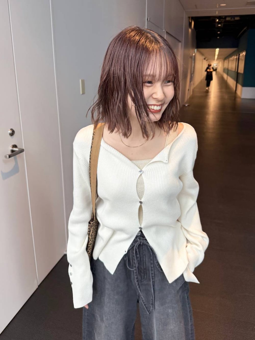 「女子会、ローリーズスタイル_LOWRYS FARM、カジュアル、LOWRYS FARM」｜「LOWRYS FARMのLFガラトートBAG 284403（トートバッグ、その他）」を使った、なつきさん（レディース・157cm）の夏コーディネートの1枚目の写真
