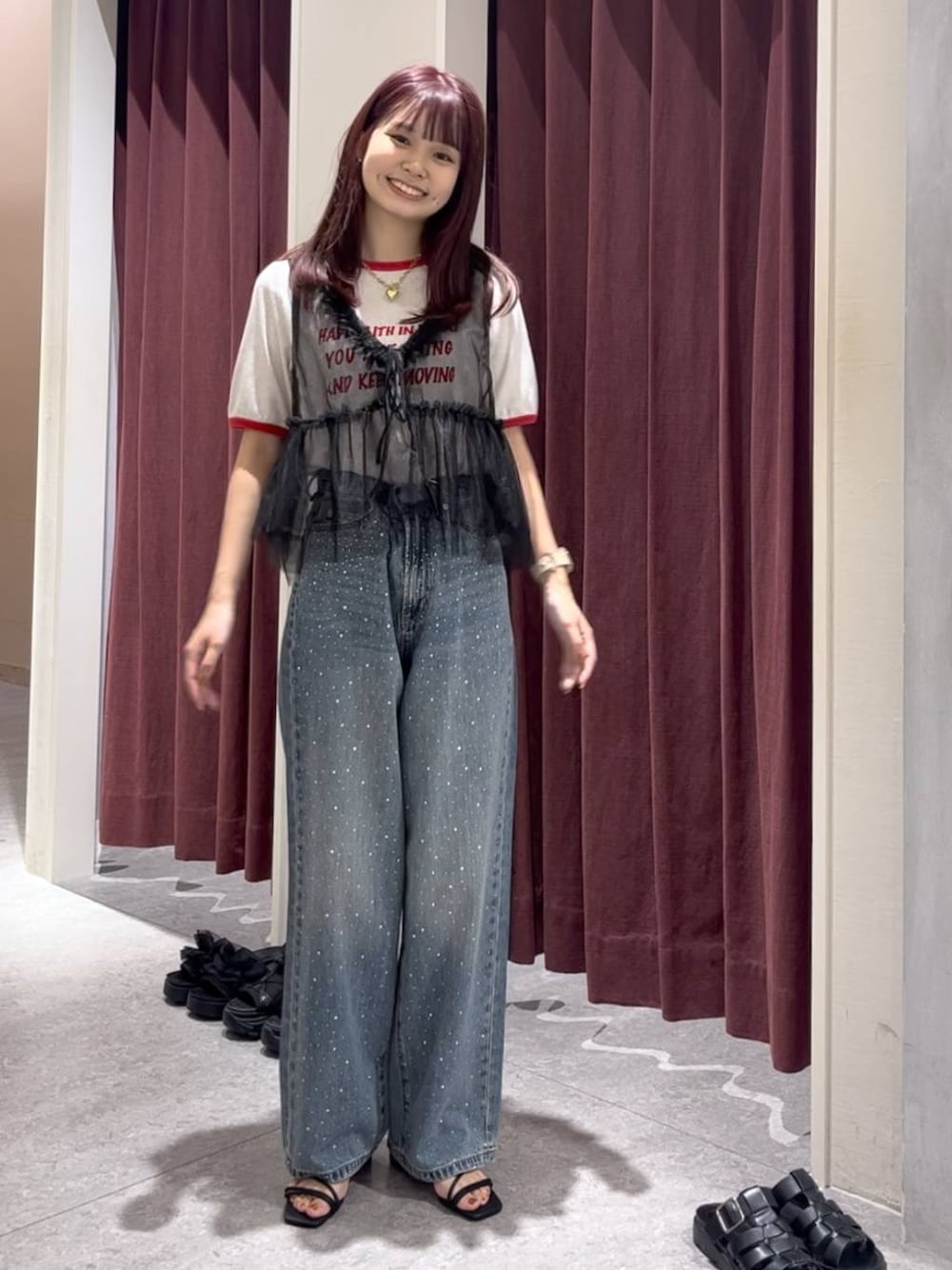 「女子会、ローリーズスタイル_LOWRYS FARM、カジュアル、LOWRYS FARM」｜「LOWRYS FARMのアソートリンガーＴＳＳ　110314（Tシャツ/カットソー、ホワイト系）」を使った、なつきさん（レディース・157cm）の夏コーディネートの1枚目の写真