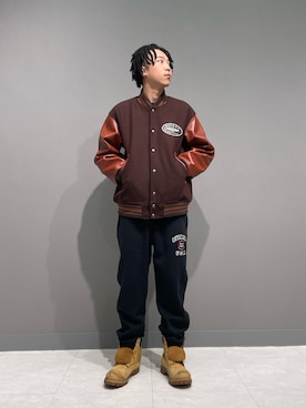 「オールブラック」｜「アイテム（スタジャン）」を使った、tomoさん（メンズ・173cm）の秋コーディネート