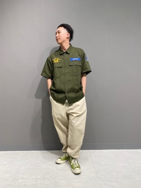 「刺繍」｜「アイテム（カーゴパンツ）」を使った、tomoさん（メンズ・173cm）の夏コーディネート