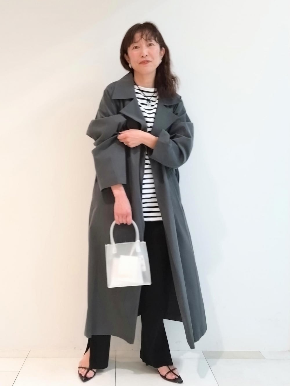 「24SS春の新作、ニットパンツ、SAINT JAMES、セントジェームス、AMOMENTO、アモーメント、ADAM ET ROPÉ、FEMME、サステナブル、骨格ウェーブ、ブルべ、きれいめカジュアル、大人カジュアル、春、春コーデ」｜「ADAM ET ROPE'の【サステナブル】ナロークロスストラップサンダル（サンダル、ブラック系）」を使った、enokiさん（レディース・157cm）の春コーディネートの1枚目の写真