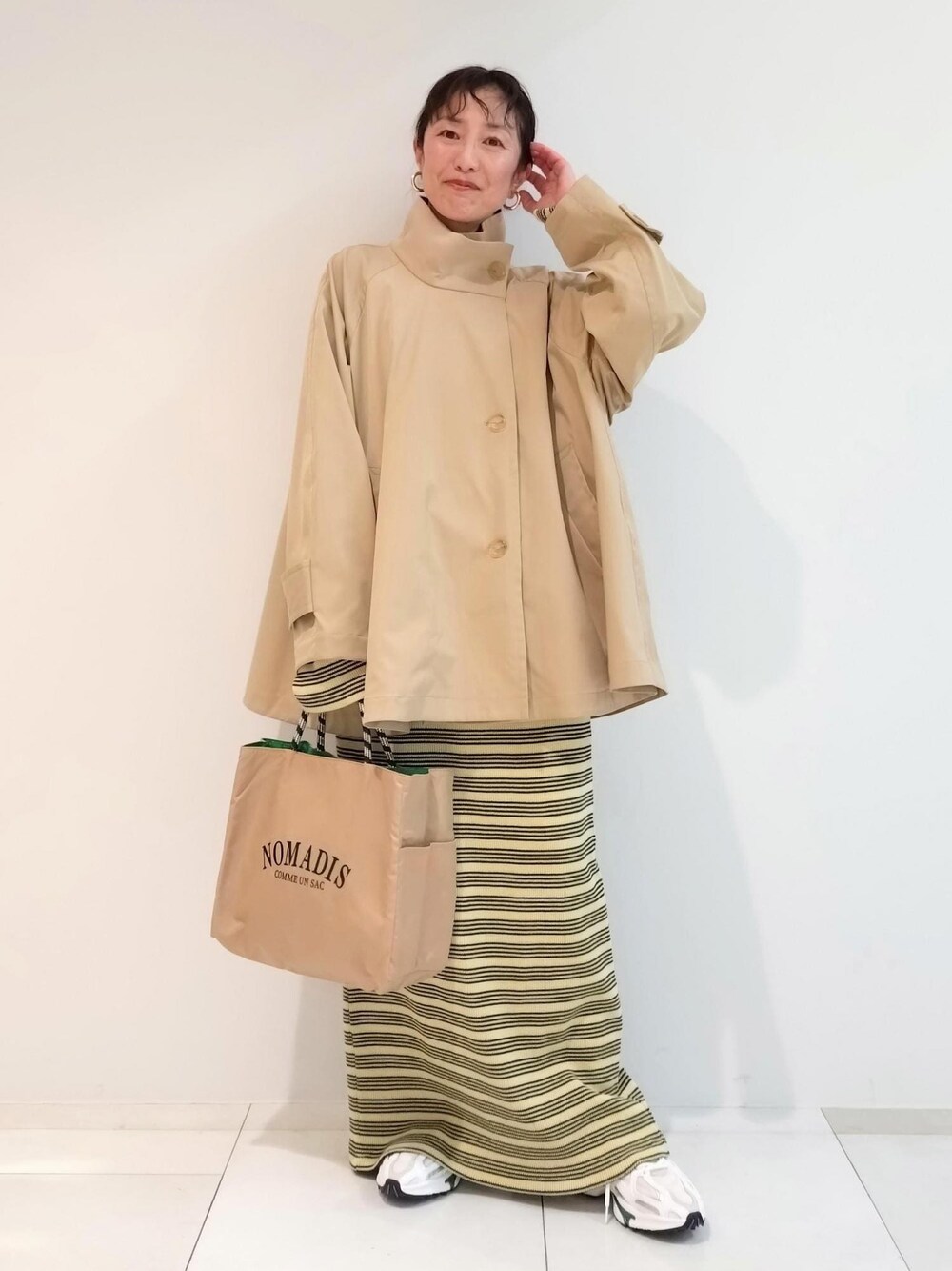 「LACOSTE、ラコステ、24SS春の新作、Miller、ミラー、NOMADIS、ノマディス、ADAM ET ROPÉ、FEMME、骨格ウェーブ、ブルべ、きれいめカジュアル、カジュアル、大人カジュアル、セットアップ」｜「MILLERの【Miller for ADAM ET ROPE'】別注WAFFLE ボーダーSKIRT（スカート、グリーン系）」を使った、enokiさん（レディース・157cm）の春コーディネートの1枚目の写真
