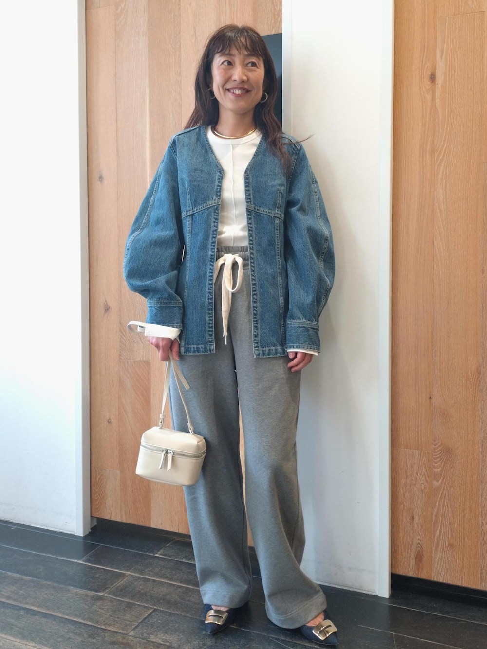 フロントホックデニムブラウスを使った人気ファッションコーディネート