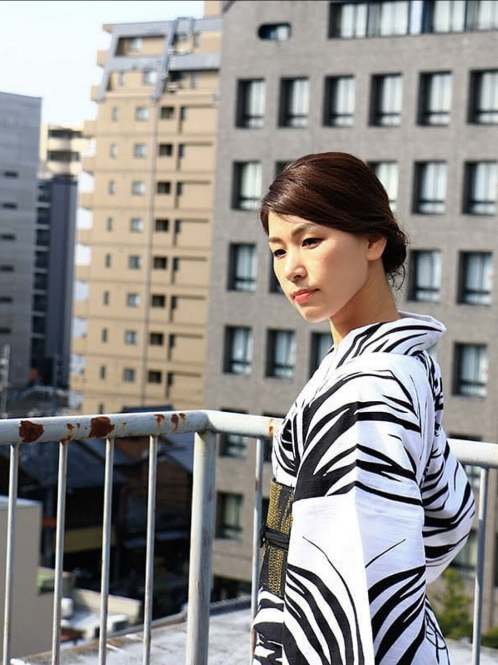 「浴衣、着物、Kimono Factory nono、帯ベルト」｜「Kimono Factory nonoの綿麻のすっきりとした手触りの浴衣です。（浴衣、ブラック系）」を使った、nonoさん（レディース・162cm）の夏コーディネートの1枚目の写真