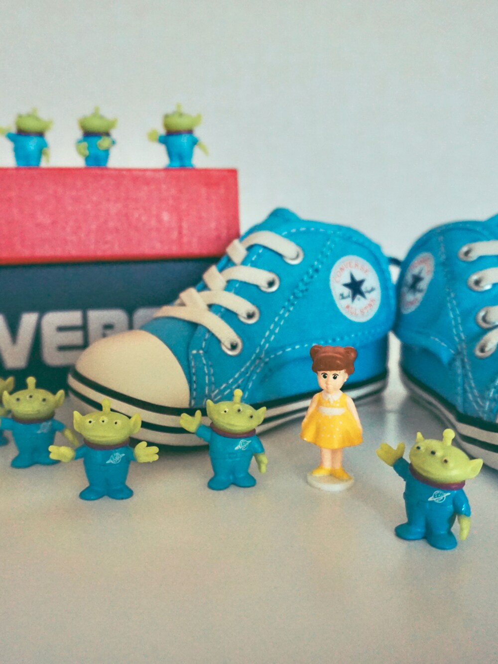 「ベビーシューズ、スニーカー、靴、ライトブルー、コンバース、コンバース オールスター、converse、マーキーズ、マーキーズ(MARKEY'S)、markey's」｜「CONVERSEの《CONVERSE》BABY ALLSTAR N EASYTAPE（スニーカー、ブルー系）」を使った、 みきさん（レディース・158cm）の夏コーディネートの1枚目の写真