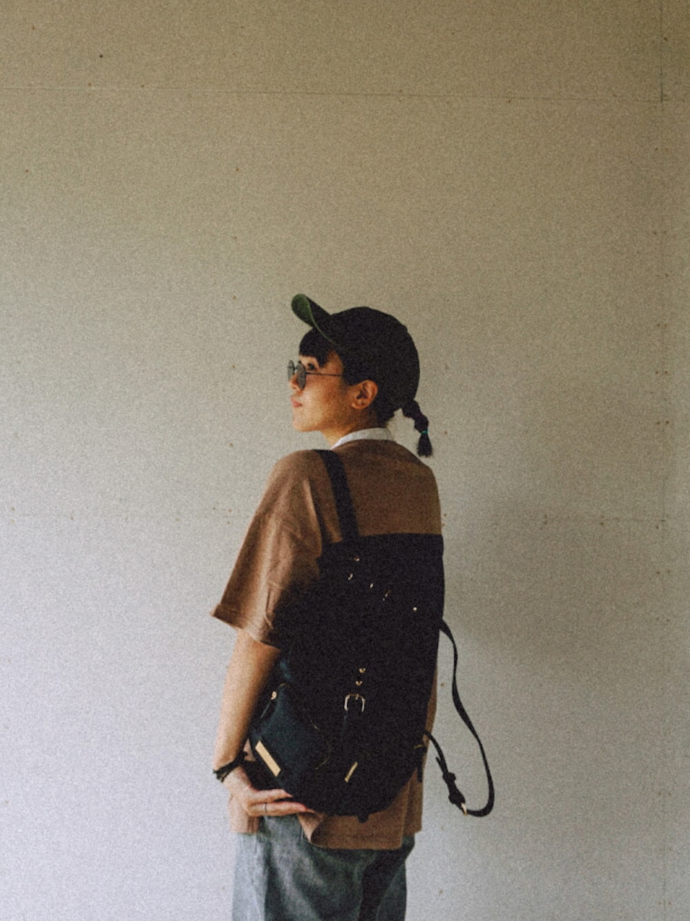 「ガストンルーガ、GASTONLUGA、黒リュック、リュック、used、used mix、古着、古着MIX、ラガーシャツ、ユニセックス、ZARA、ラフ、ラフコーデ、カジュアル」｜「GASTON LUGAのGASTON LUGA PARLAN BACKPACK 11L ガストンルーガ パーラン バックパック（バックパック/リュック、ブラック系）」を使った、 みきさん（レディース・158cm）の夏コーディネートの1枚目の写真