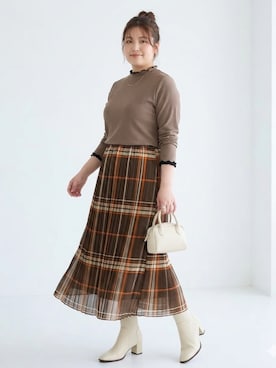 「nissen（ニッセン）の＜大きいサイズ＞配色メロウプチハイカットソートップス（Tシャツ/カットソー、ブラウン系）」を使った、nissen AI Modelsさん（レディース・160cm）の夏コーディネート