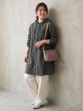 「nissen（ニッセン）の＜大きいサイズ＞綿100％大人フーディーチュニックシャツ（チュニック、グレー系）」を使った、nissen AI Modelsさん（レディース・160cm）の夏コーディネート