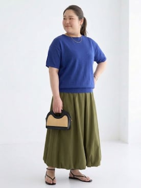 「nissen（ニッセン）の【UVカット・遮熱】洗える半袖ボートネックドルマンニット〈大きいサイズ有〉（ニット/セーター、ブルー系）」を使った、nissen AI Modelsさん（レディース・160cm）の春コーディネート