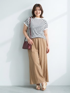 「nissen（ニッセン）の【新色追加】綿１００％　モックネックＴシャツ（Tシャツ/カットソー、ホワイト系）」を使った、nissen AI Modelsさん（レディース・160cm）の夏コーディネート