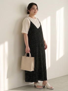 「nissen（ニッセン）の綿１００％汗染みしにくいクルーネック５分袖Ｔシャツ＜大きいサイズ有＞（Tシャツ/カットソー、グレー系）」を使った、nissen AI Modelsさん（レディース・160cm）の夏コーディネート