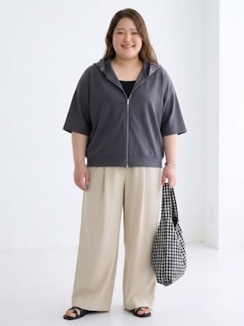 「nissen（ニッセン）のモダンベルテッドワイドスラックス（UVカット・防しわ）＜大きいサイズ有＞（パンツ、ベージュ系）」を使った、nissen AI Modelsさん（レディース・160cm）の春コーディネート