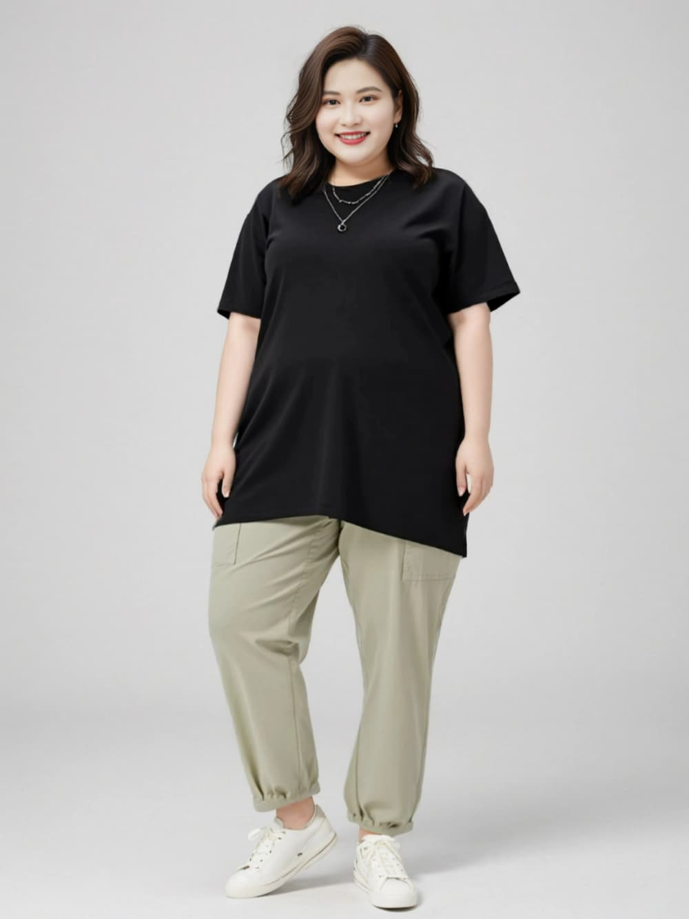 「大きいサイズレディースファッション、ぽっちゃり、夏コーデ、モデル」｜「nissenのひんやり柔らかダンボールニットチュニック（接触冷感・吸汗速乾）＜大きいサイズ有＞（チュニック、ブラック系）」を使った、nissen AI Modelsさん（レディース・160cm）の春コーディネートの1枚目の写真