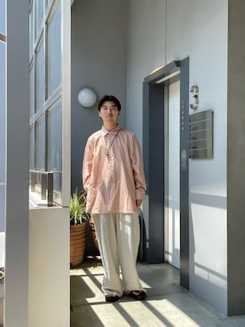 「アイテム（スウェットパンツ、シルバー系）」を使った、小林優翔さん（メンズ・176cm）の夏コーディネート