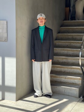 「アイテム（スウェットパンツ、シルバー系）」を使った、小林優翔さん（メンズ・177cm）の秋コーディネート