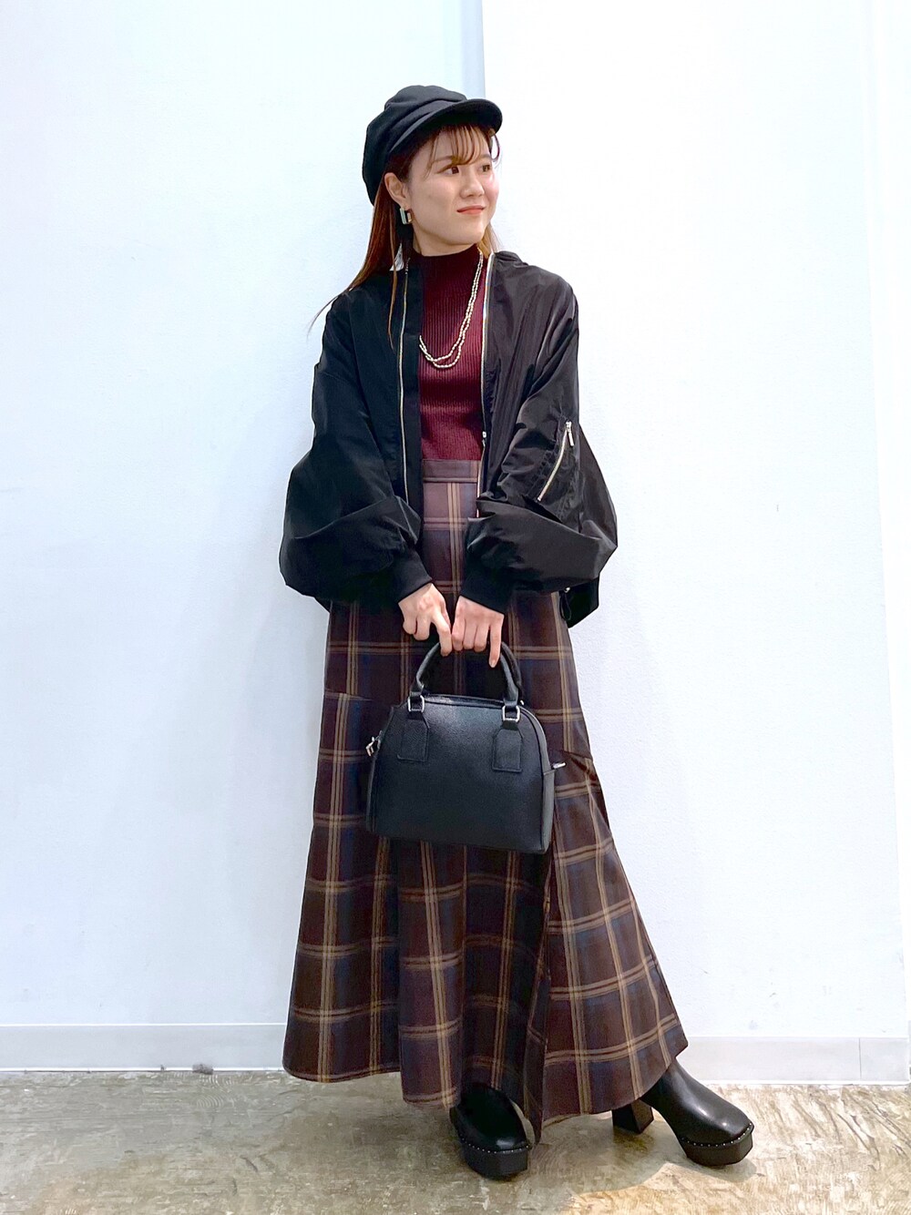 「マーメイドスカート、PAGEBOY、甘辛mix、ブラウンコーデ、厚底ブーツ、低身長コーデ、秋コーデ、秋のカフェオレコーデ、PAGEBOY CORE、wearhalloween2021、秋トレンド2021」｜「PAGEBOYのチェーンミニボストンバッグ（ショルダーバッグ、ブラック系）」を使った、ayaさん（レディース・151cm）の秋コーディネートの1枚目の写真