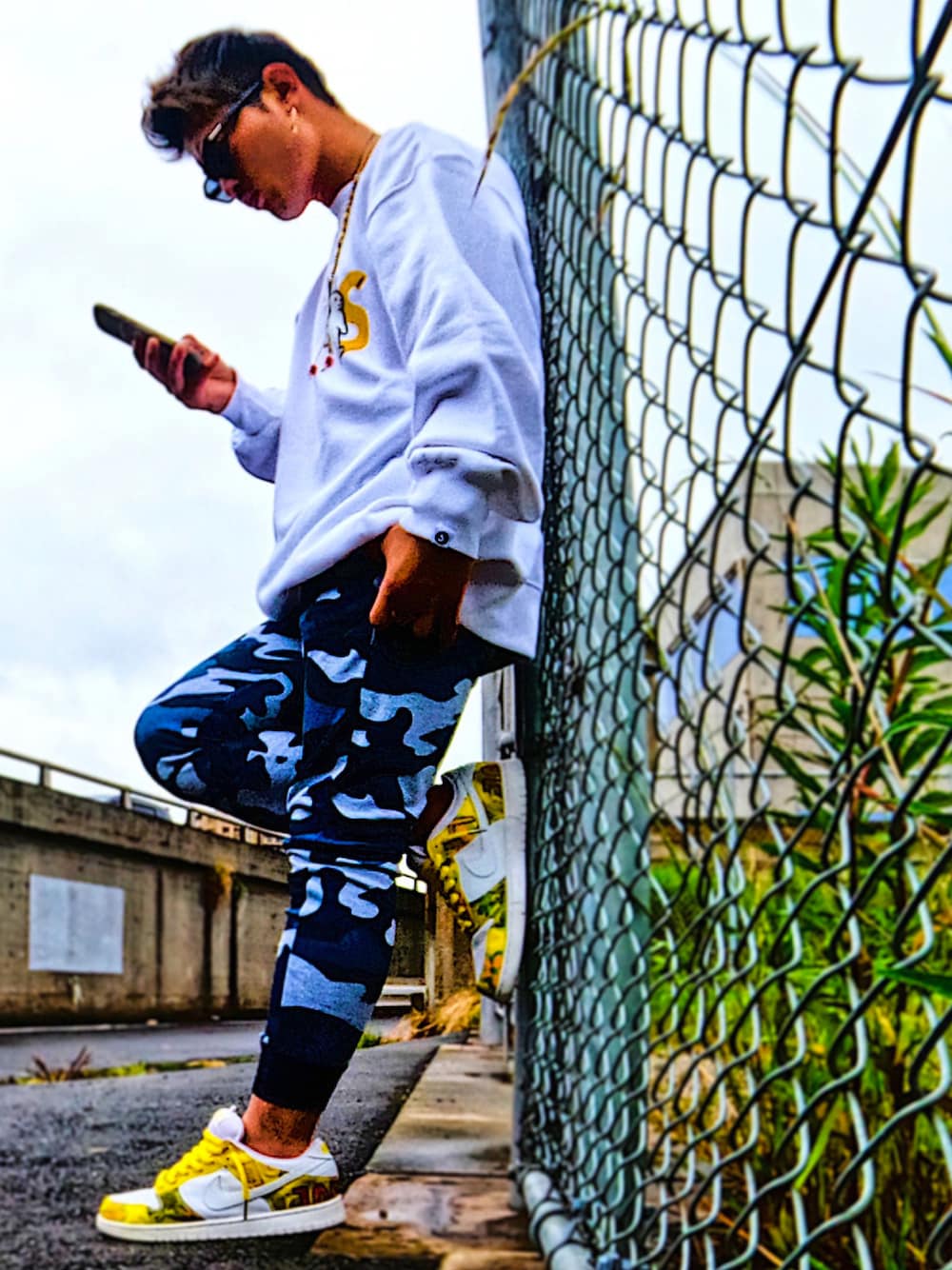 「FR2、NIKE、dunk、スニーカー、スニーカーコーデ、ビックシルエット、sapeur、カモフラ、ラフ、COOLなこのコが仲間入り」｜「NIKEのアイテム（スニーカー、イエロー系）」を使った、okapi1さん（メンズ・170cm）の夏コーディネートの1枚目の写真
