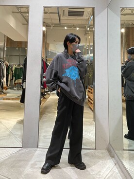 「LAD MUSICIAN（ラッドミュージシャン）のPOLYESTER TROPICAL FLARE SLACKS（その他パンツ、ブラック系）」を使った、yumekaさん（レディース・160cm）の春コーディネート