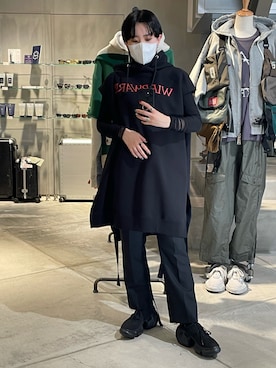 「JOHN LAWRENCE SULLIVAN（ジョンローレンスサリバン）の"WIRRWARR" SLEEVELESS HOODIE（スウェット、ブラック系）」を使った、yumekaさん（レディース・160cm）の春コーディネート