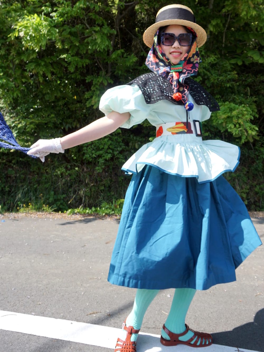 「ビッグカラー、淡色コーデ、つけ襟、サングラス、麦わら帽子、サンダル、夏コーデ、ワンピース、むぎわら帽子、スカーフ、ベルト、ブルーコーデ、フォーマル、休日スタイル、カラーソックス」｜「The Middle Daughterのアイテム（ワンピース/ドレス、ブルー系）」を使った、MAN♡N / OKIさん（キッズ・145cm）の春コーディネートの1枚目の写真