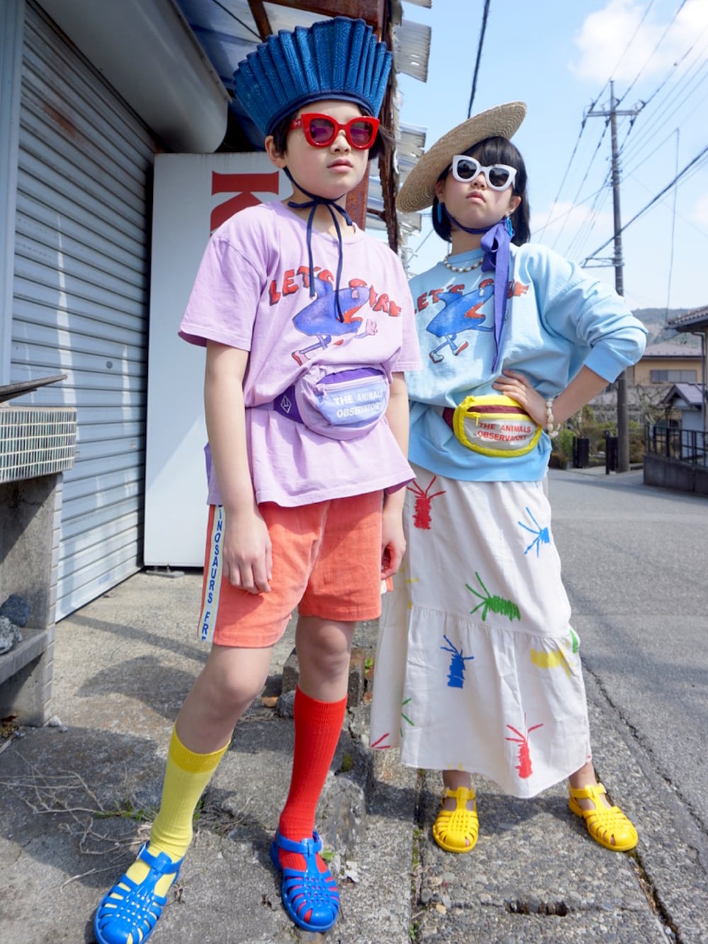 「パステル映える春、カジュアルコーデ、スカート、ロングスカート、Tシャツ、スエット、サングラス、麦わら帽子、サンダル、ボディバッグ、ウエストポーチ、春コーデ、パステルカラー、キッズコーデ、ootd」｜「The animals observatoryのThe animals observatory / ナイロン ウエストバッグ（ボディバッグ/ウエストポーチ、パープル系）」を使った、MAN♡N / OKIさん（キッズ・134cm）の春コーディネートの1枚目の写真