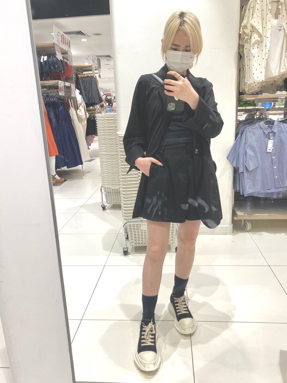 「initialのアイテム（ジャケット/アウター、ブラック系）」を使った、Ruby さん（レディース・153cm）の春コーディネートの1枚目の写真