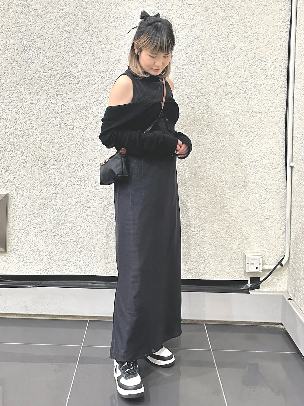 「NIKEのアイテム（スニーカー、ホワイト系）」を使った、Ruby さん（レディース・153cm）の冬コーディネートの1枚目の写真