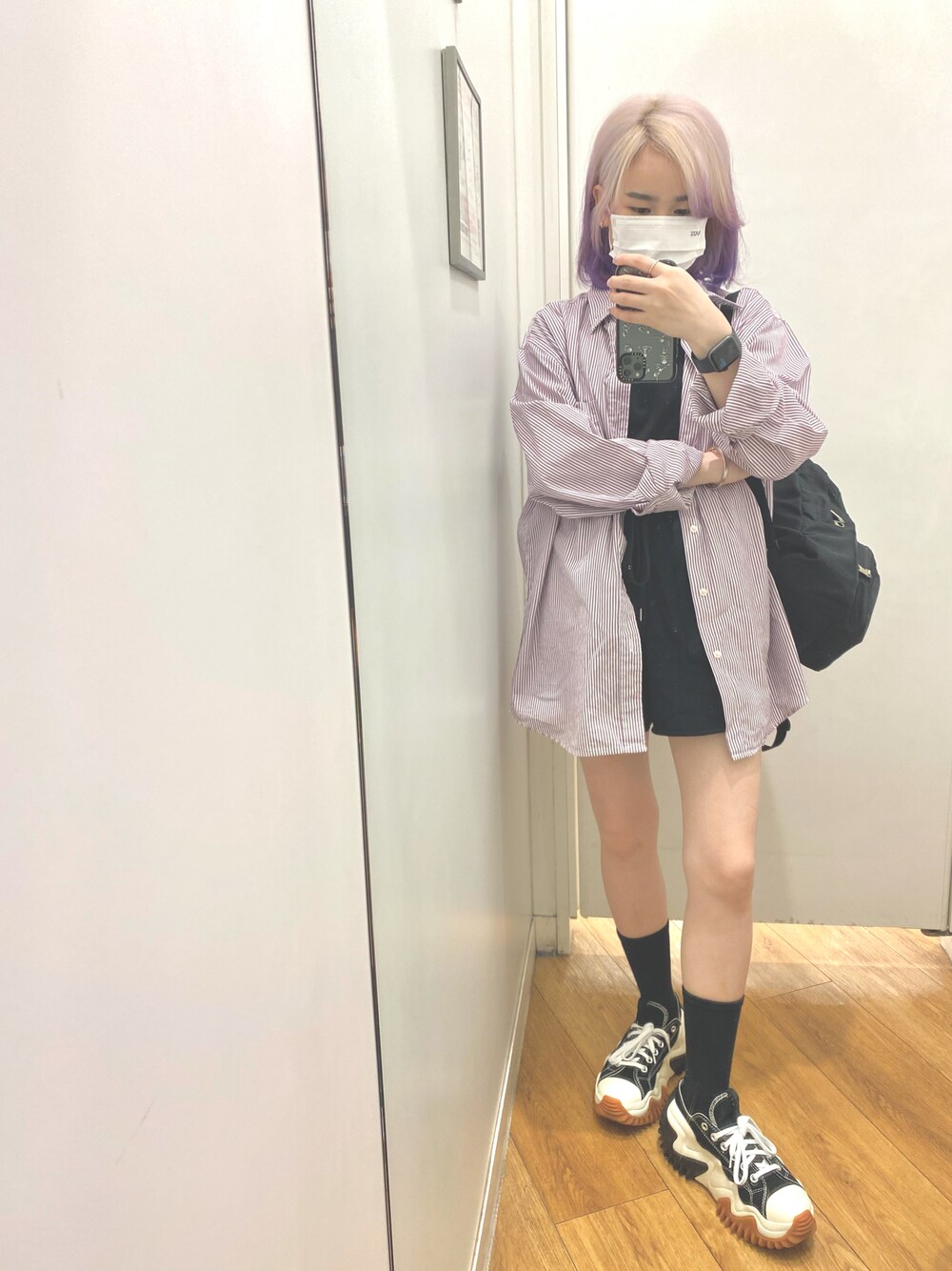 「UNIQLOのファインクロスストレッチスリムフィットストライプシャツ（長袖）（シャツ/ブラウス、パープル系）」を使った、Ruby さん（レディース・153cm）の春コーディネートの1枚目の写真