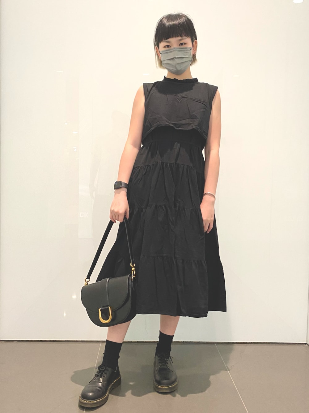 「CHARLES & KEITHのガビーヌ サドルバッグ / Gabine Saddle Bag（ショルダーバッグ、ブラック系）」を使った、Ruby さん（レディース・153cm）の秋コーディネートの1枚目の写真
