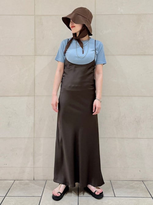 セール】〈手洗い可能〉バック デザイン サテン キャミ ワンピース