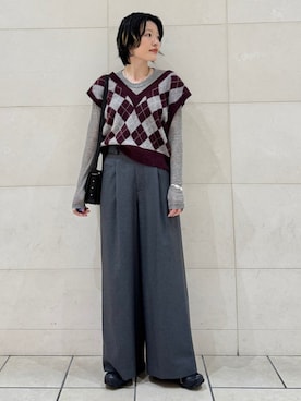 「アイテム（ベスト、レッド系）」を使った、西平さん（レディース・160cm）の秋コーディネート