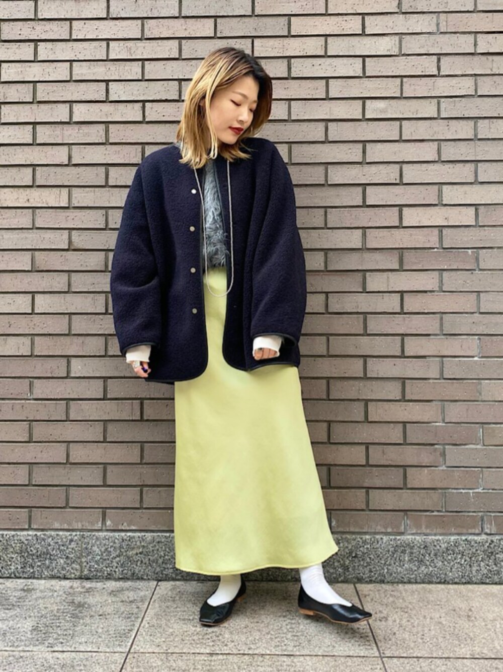 「SHIPS、SHIPS for women、シップス フォー ウィメン(SHIPS for women)、大人カジュアル、大人かわいい、カラー×コーデ、マイベストコーデ2023」｜「SHIPSの〈手洗い可能〉ドライタッチ テレコ ボートネック プルオーバー（Tシャツ/カットソー、ホワイト系）」を使った、西平さん（レディース・160cm）の冬コーディネートの1枚目の写真