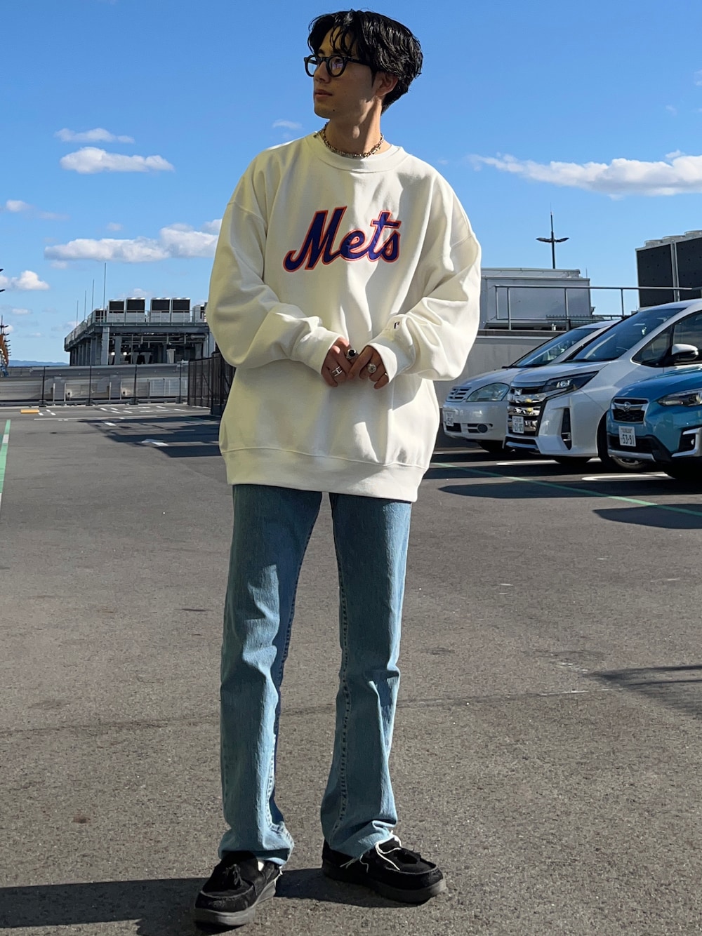 「メンズコーデ、スウェット、メジャーリーグ、ビッグシルエット」｜「Right-onの【MLB】クルースウェット（スウェット、ホワイト系）」を使った、shoki1997rさん（メンズ・167cm）の冬コーディネートの1枚目の写真